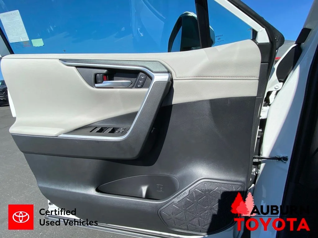 Certified Used 2025 Wind Chill Pearl Toyota Limited image 36