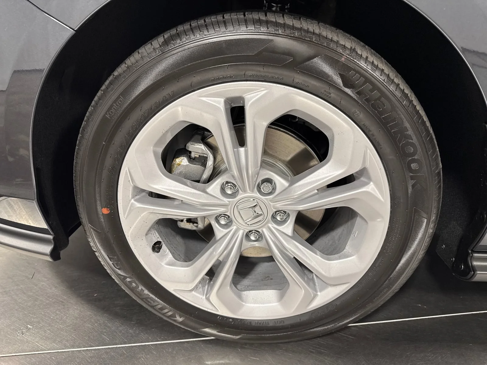 New 2026 Meteorite Gray Metallic Honda LX image 2