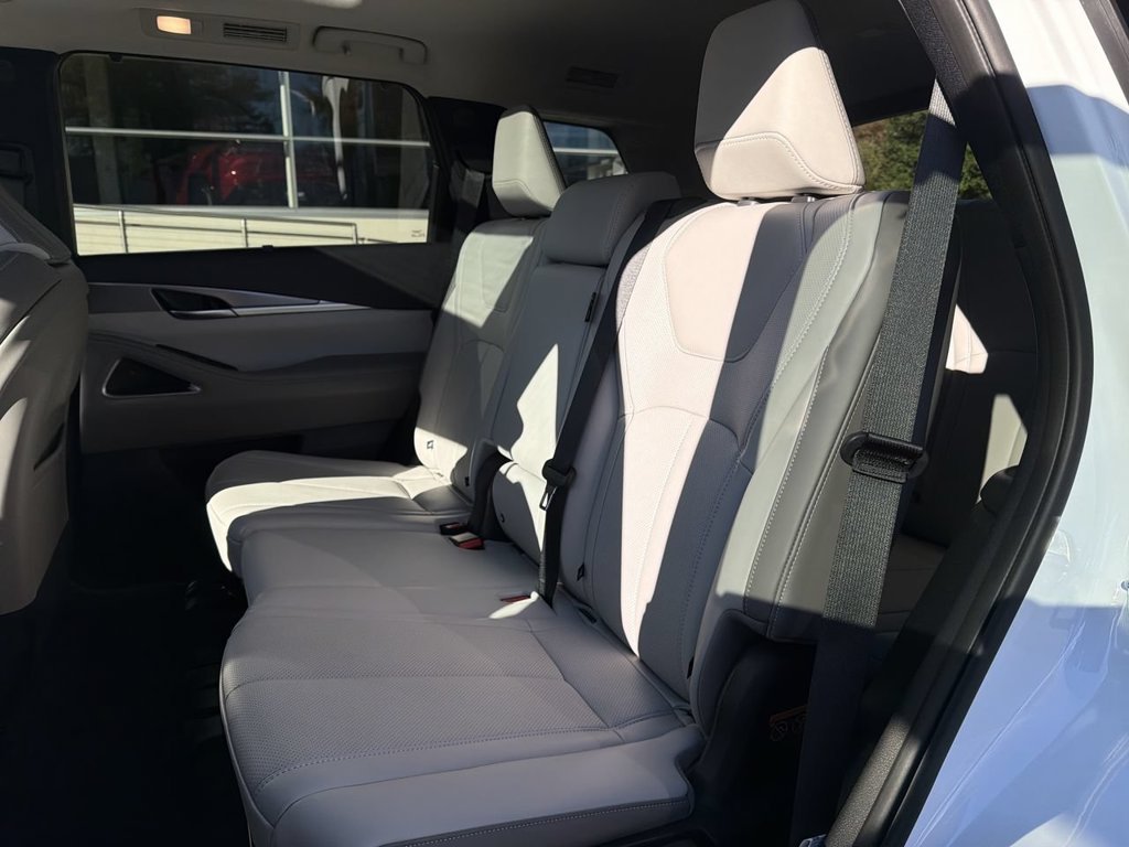 Certified Used 2026 White INFINITI LUXE image 23