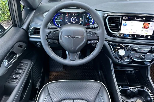 Used 2024 Black Chrysler Select image 13