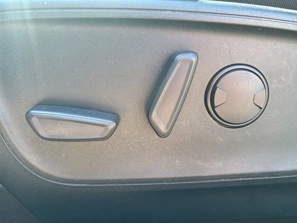 Used 2020 Gray Ford SE image 22