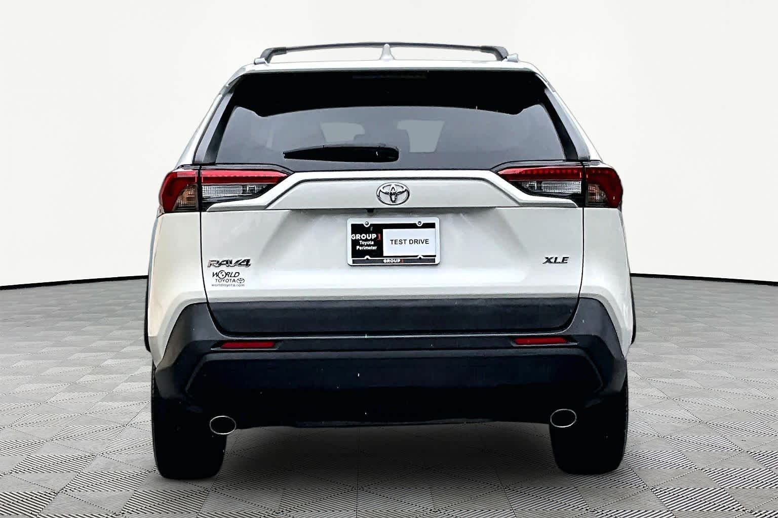 Used 2022 Blizzard Pearl Toyota XLE Premium image 5