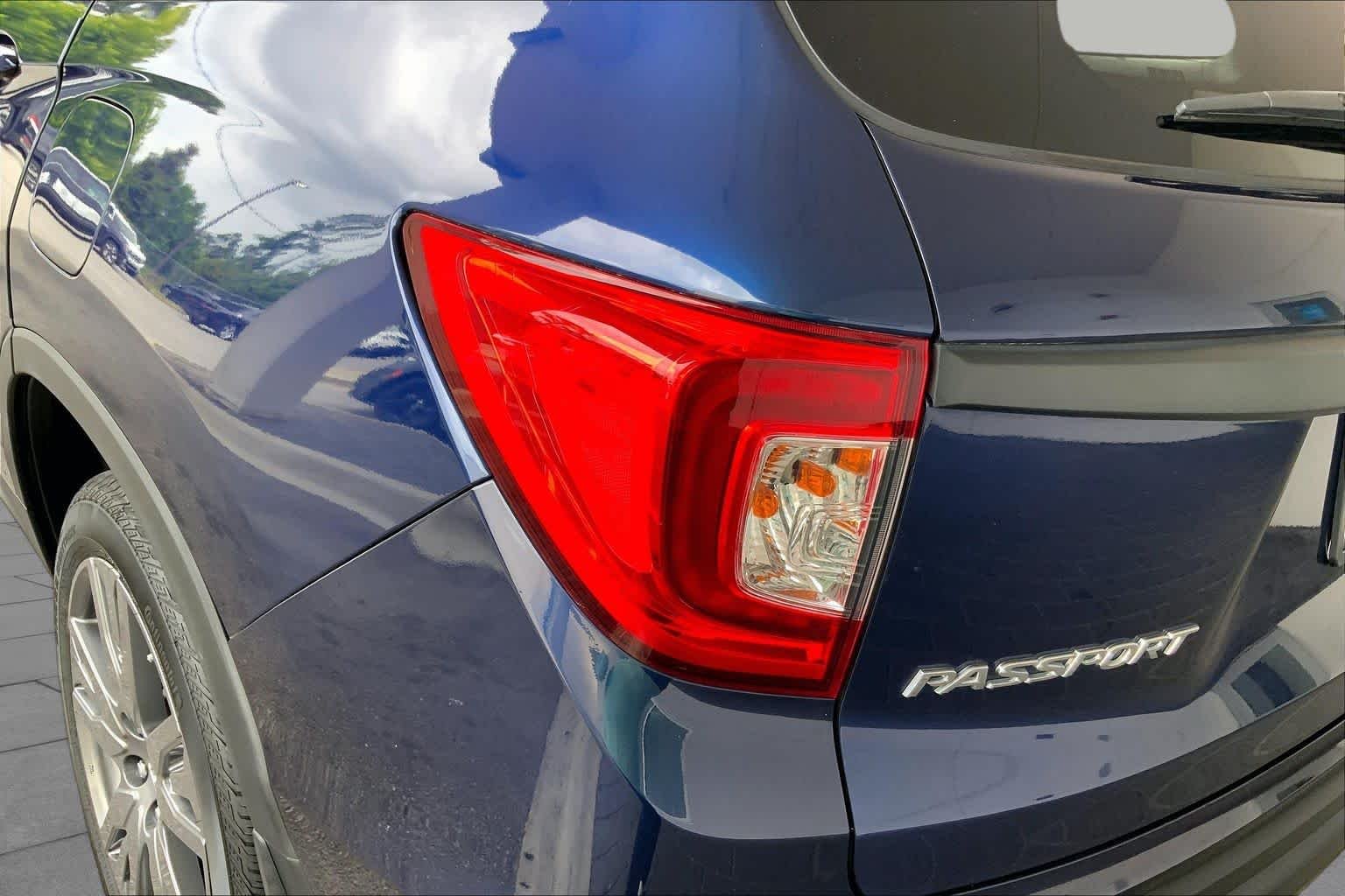 Used 2021 Obsidian Blue Pearl Honda EX-L image 28