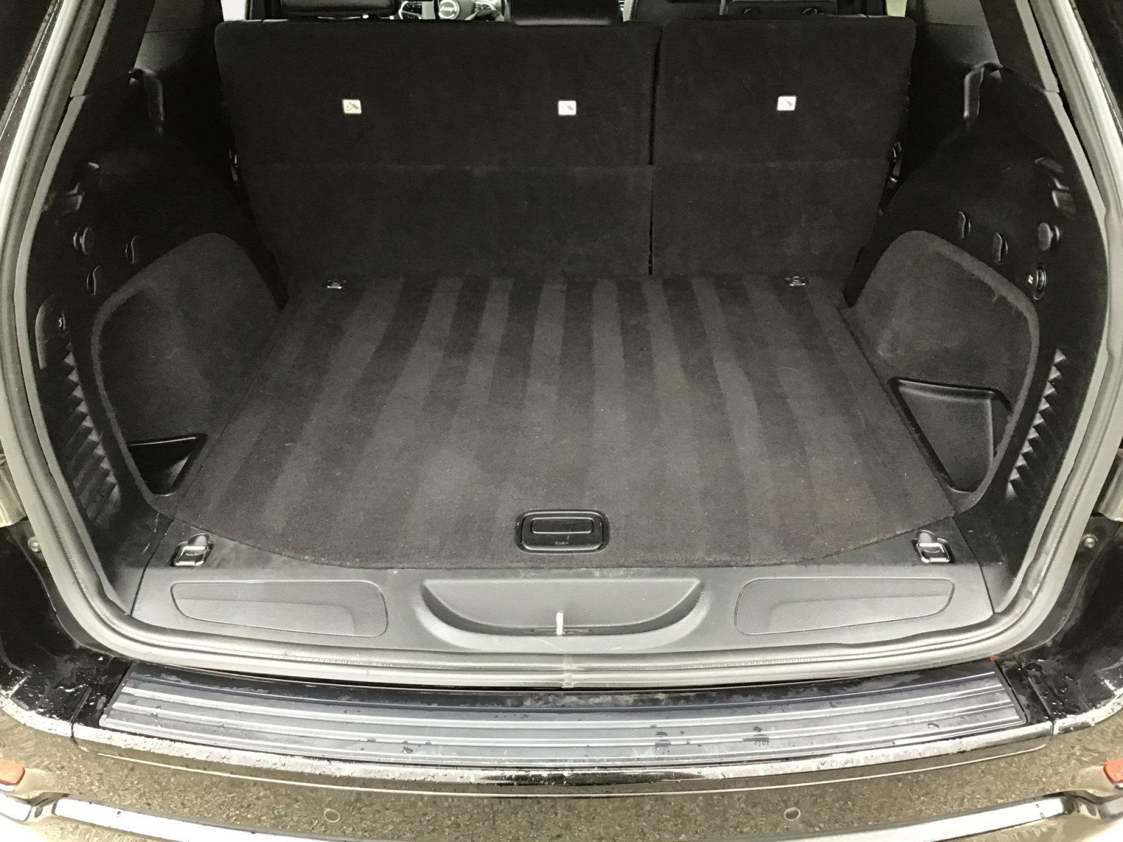 Used 2018 Diamond Black Crystal Pearlcoat Jeep Altitude image 14