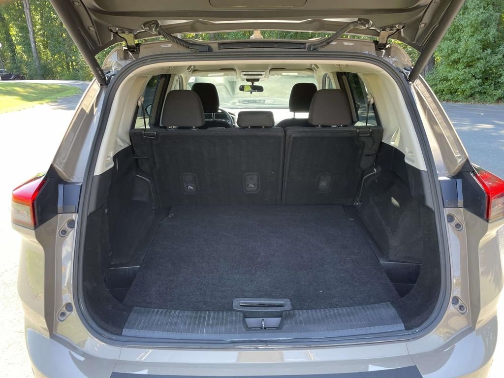 Used 2025  Nissan SV image 8