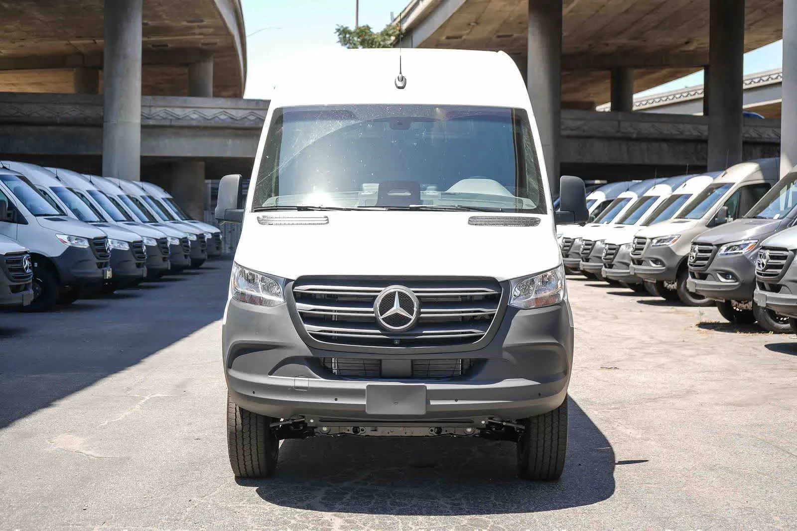 New 2026 Arctic White Mercedes-Benz Cargo 144WB High Roof AWD 2.0L I4 Diesel Turbo HO image 2