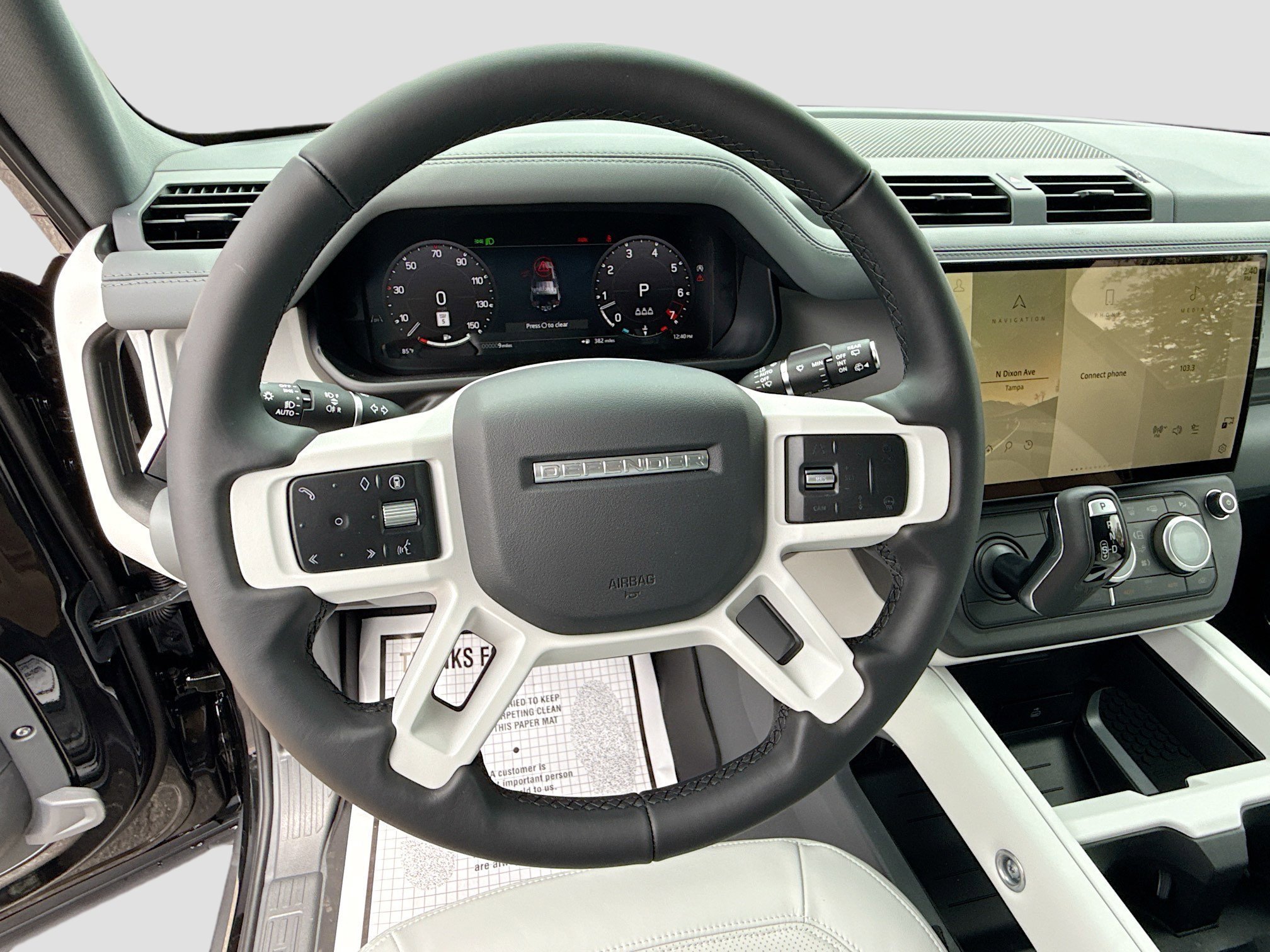New 2026 Santorini Black LAND ROVER X-Dynamic SE image 40
