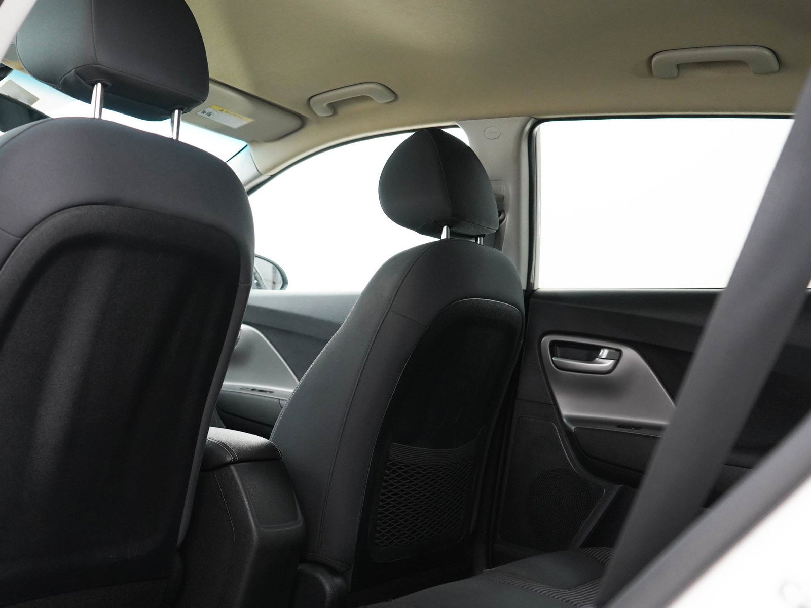 Used 2018 Snow White Pearl Kia LX image 17