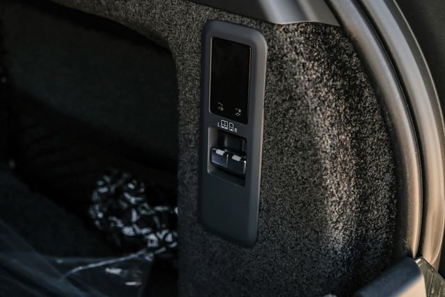 New 2026 Belgravia Green Land Rover SE image 68