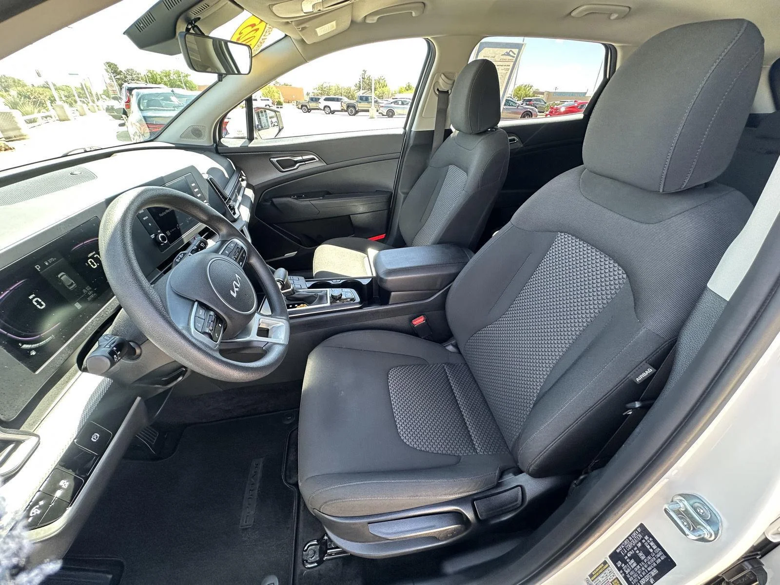 2025 Kia Sportage LX - Photo 15