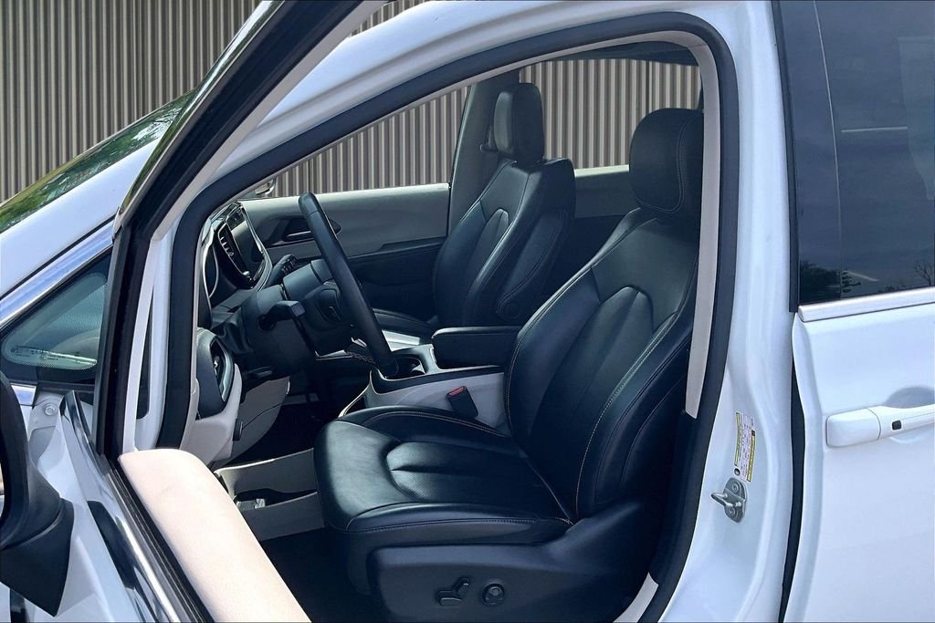 Used 2023 White Chrysler Touring L image 25