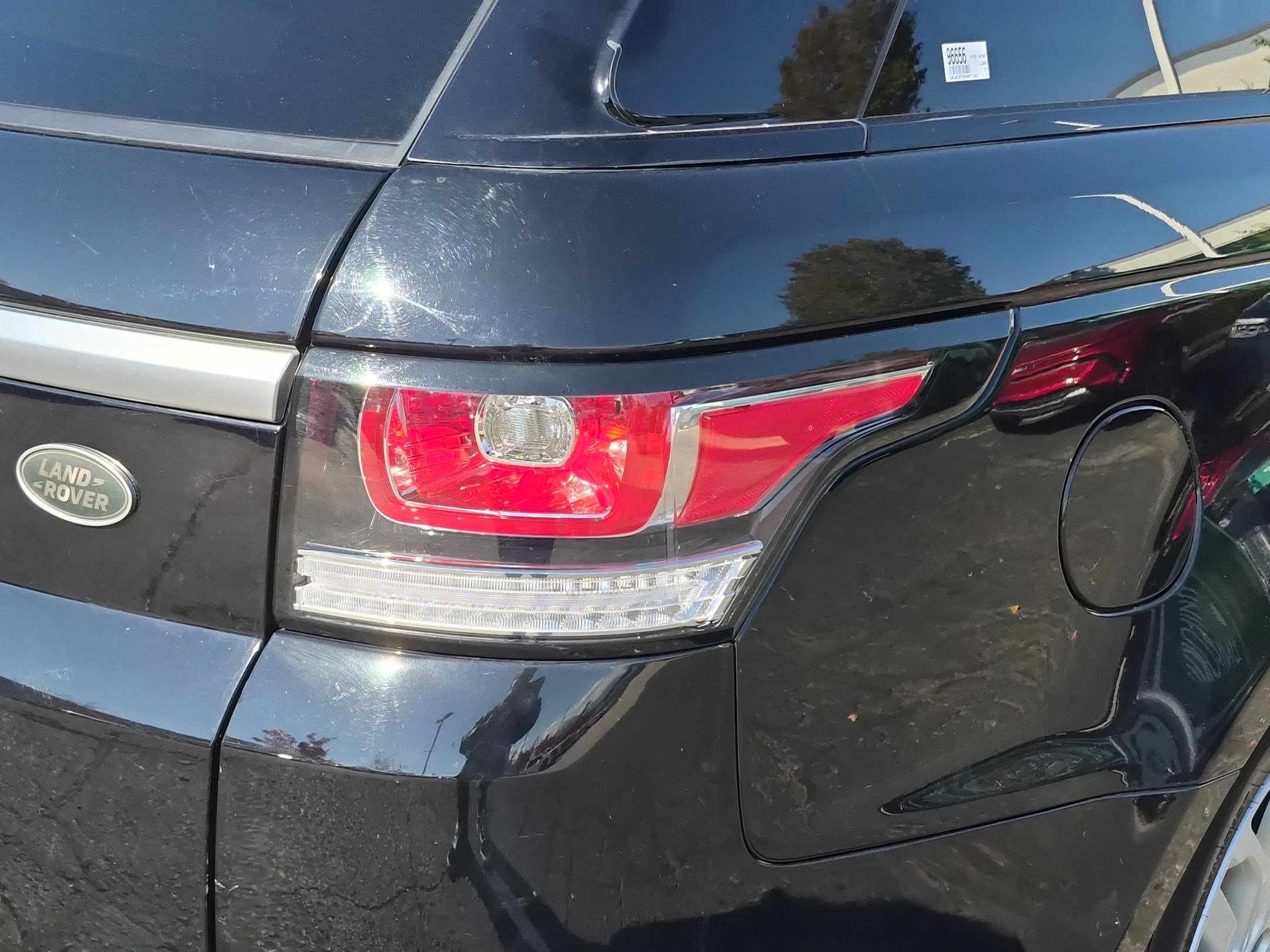 Used 2017  Land Rover SE image 11