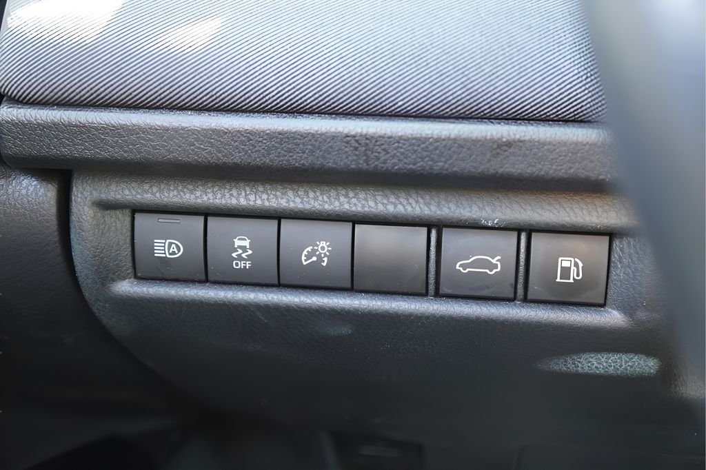 Used 2025 Ice Cap Toyota LE image 21