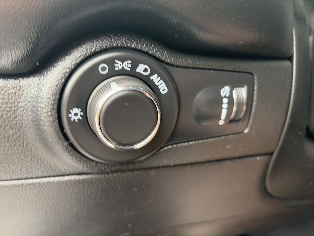 Used 2025 White Dodge R/T image 19