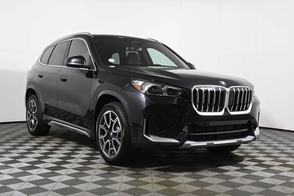 New 2027 Black BMW xDrive28i image 9