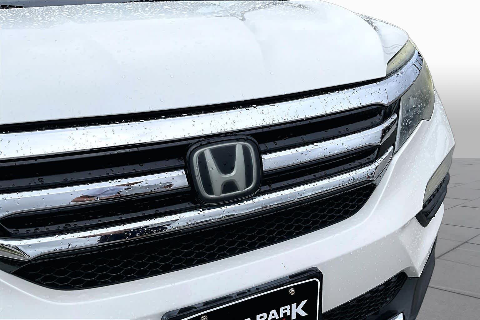 Used 2016 White Diamond Pearl Honda Touring image 30