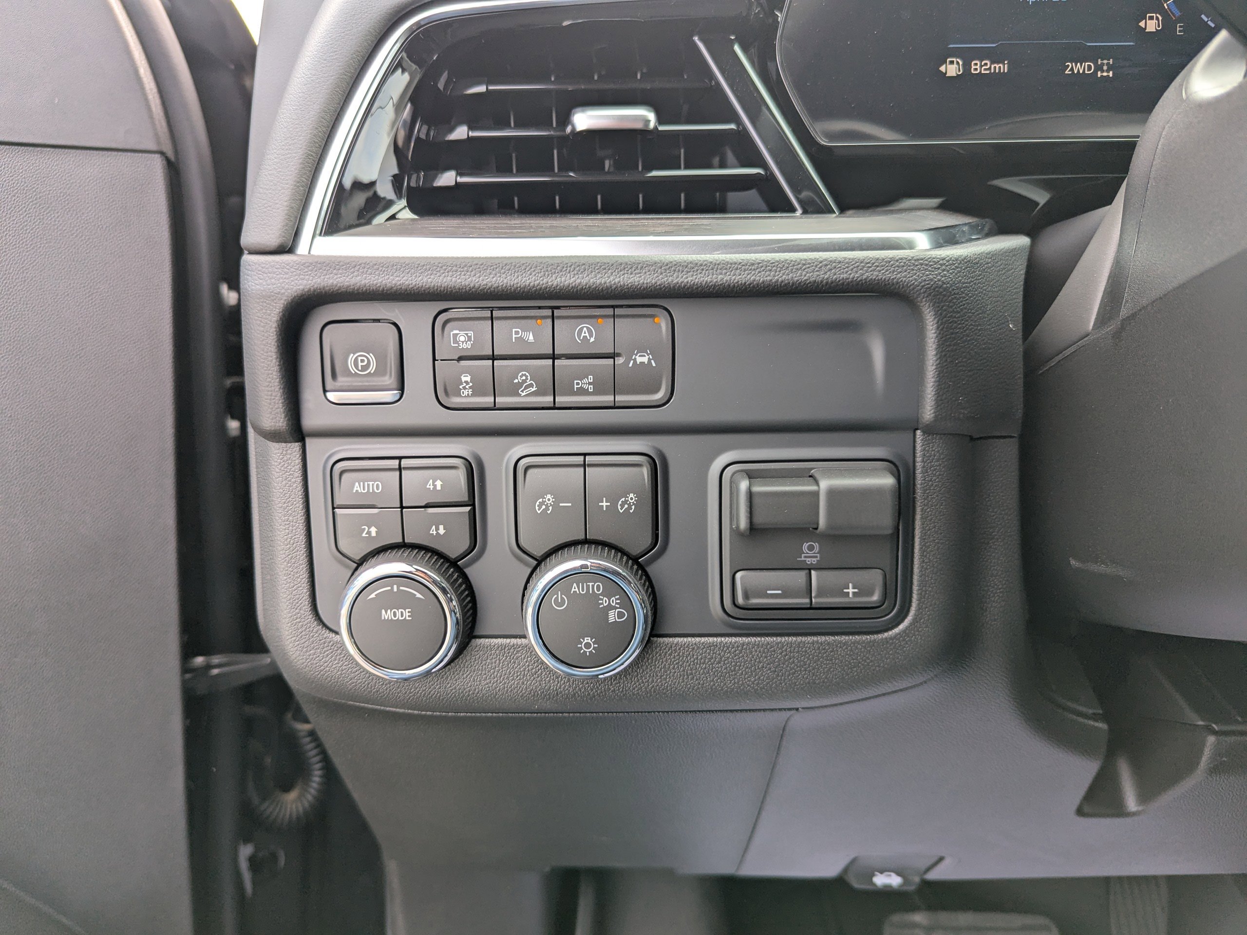 2026 Chevrolet Suburban LS - Photo 12