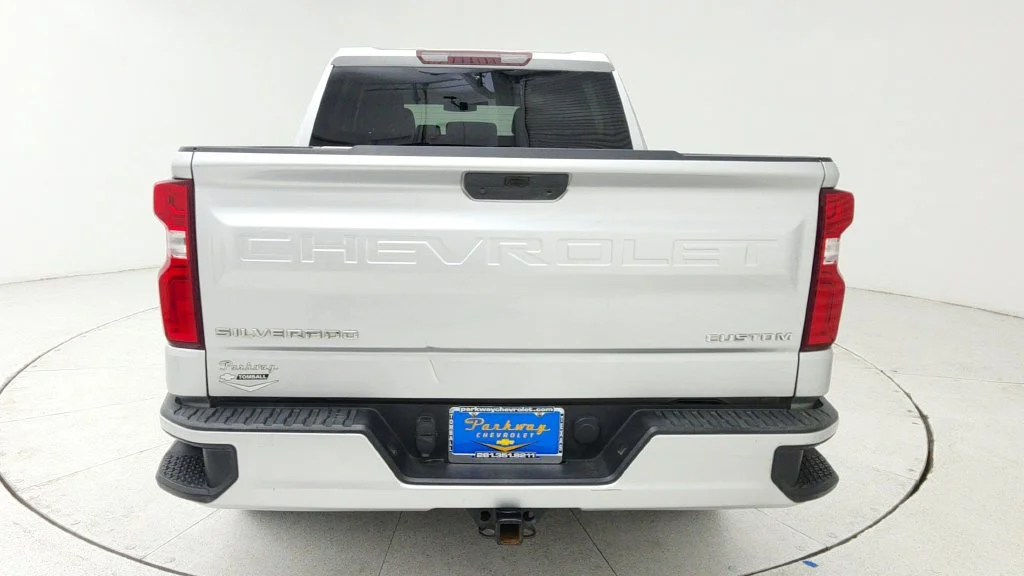 Used 2020 SILVER ICE METALLIC Chevrolet Custom image 6