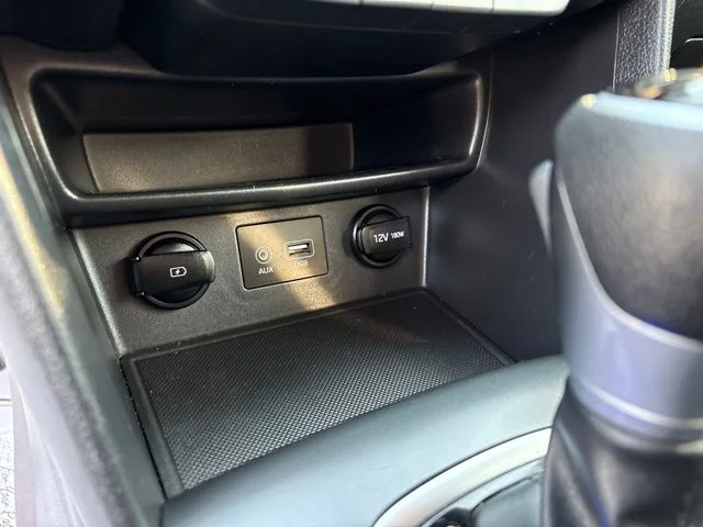Used 2019 Red Hyundai SE image 18