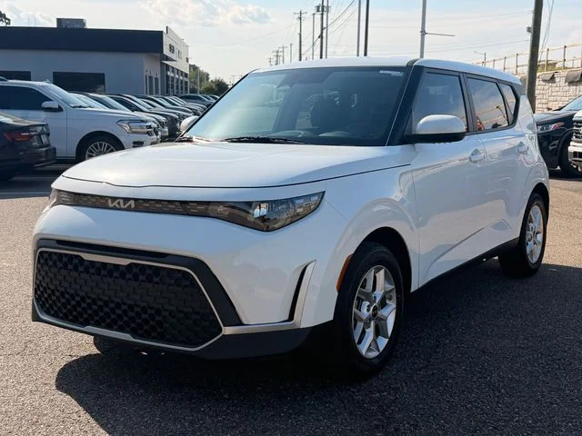 Certified Used 2024 Snow White Pearl Kia LX image 9