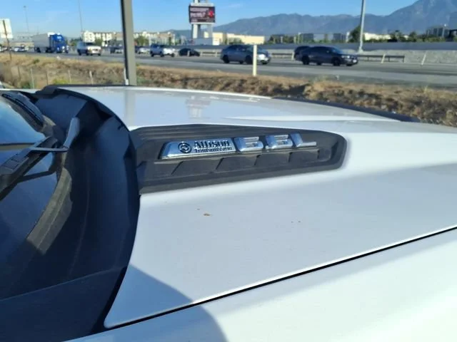 New 2026 Summit White Chevrolet WT image 18