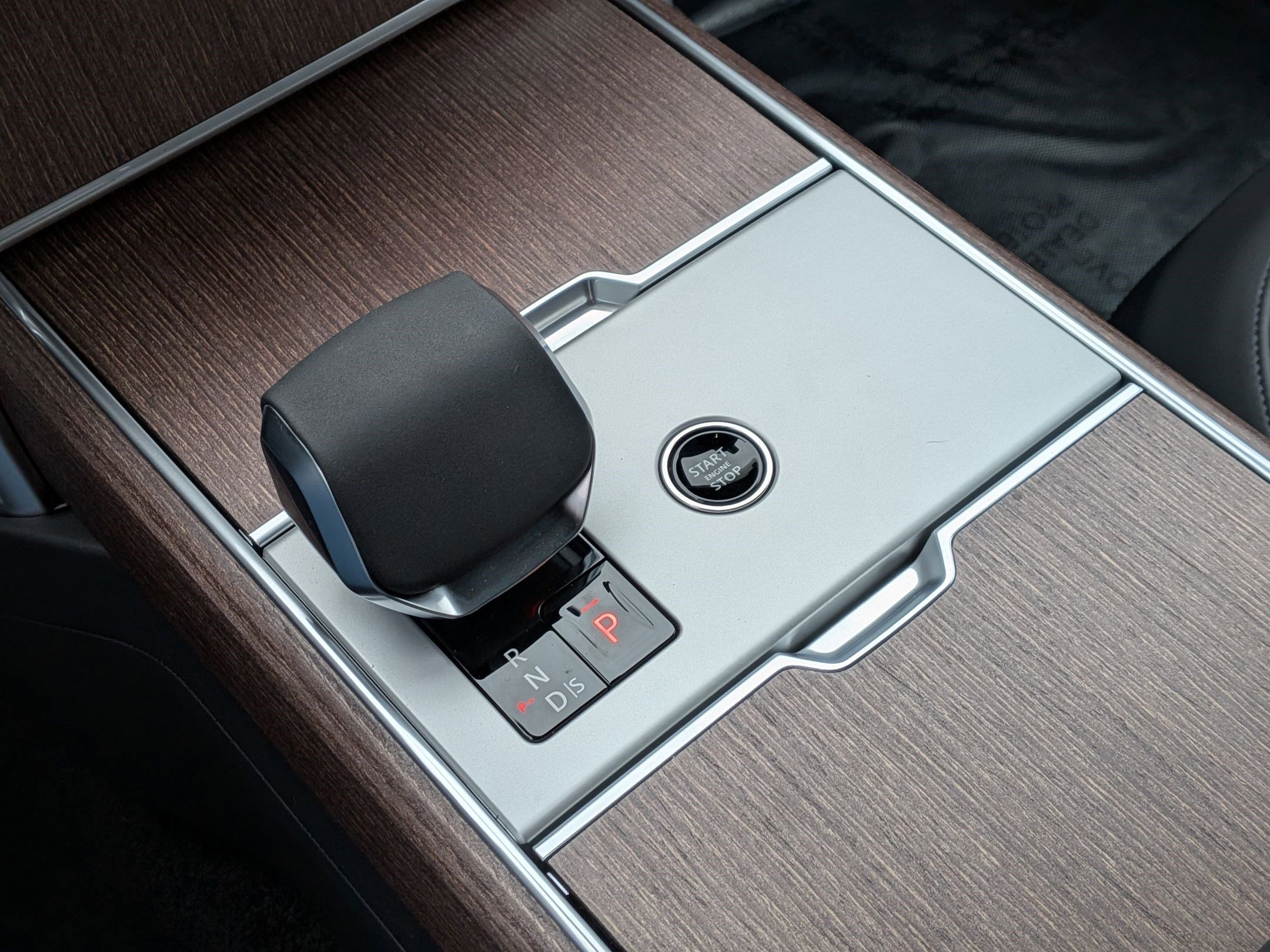 2025 Land Rover Range Rover SE - Photo 19