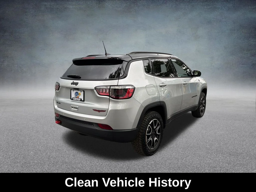 Used 2025 Silver Zynith Metallic Clearcoat Jeep Trailhawk image 6