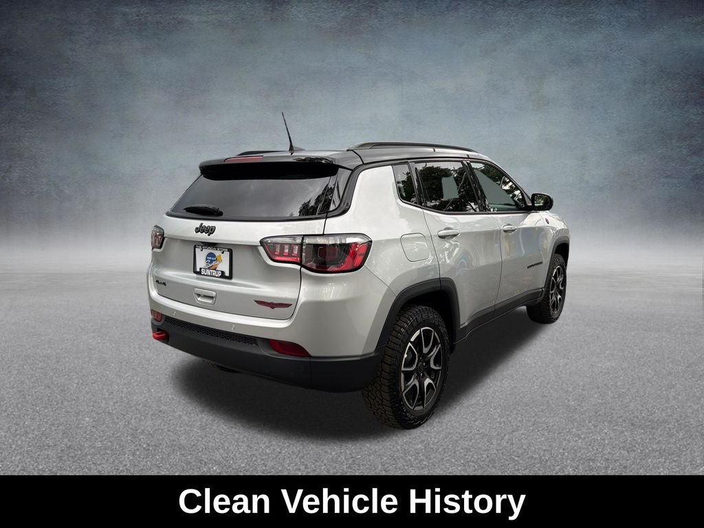Used 2025 Silver Zynith Metallic Clearcoat Jeep Trailhawk image 6
