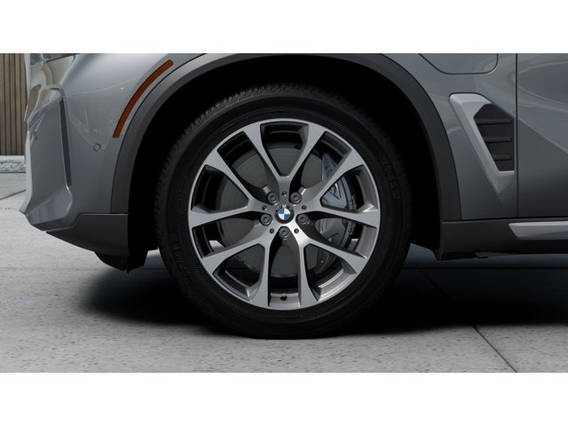 New 2026 Skyscraper Grey Metallic BMW xDrive50e image 7
