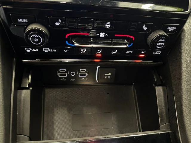 Used 2024 Silver Jeep Altitude image 33