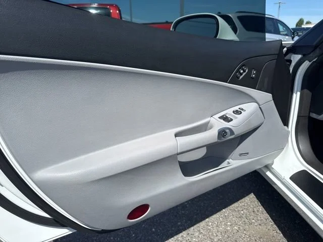 Used 2005 Arctic White Chevrolet Base image 12