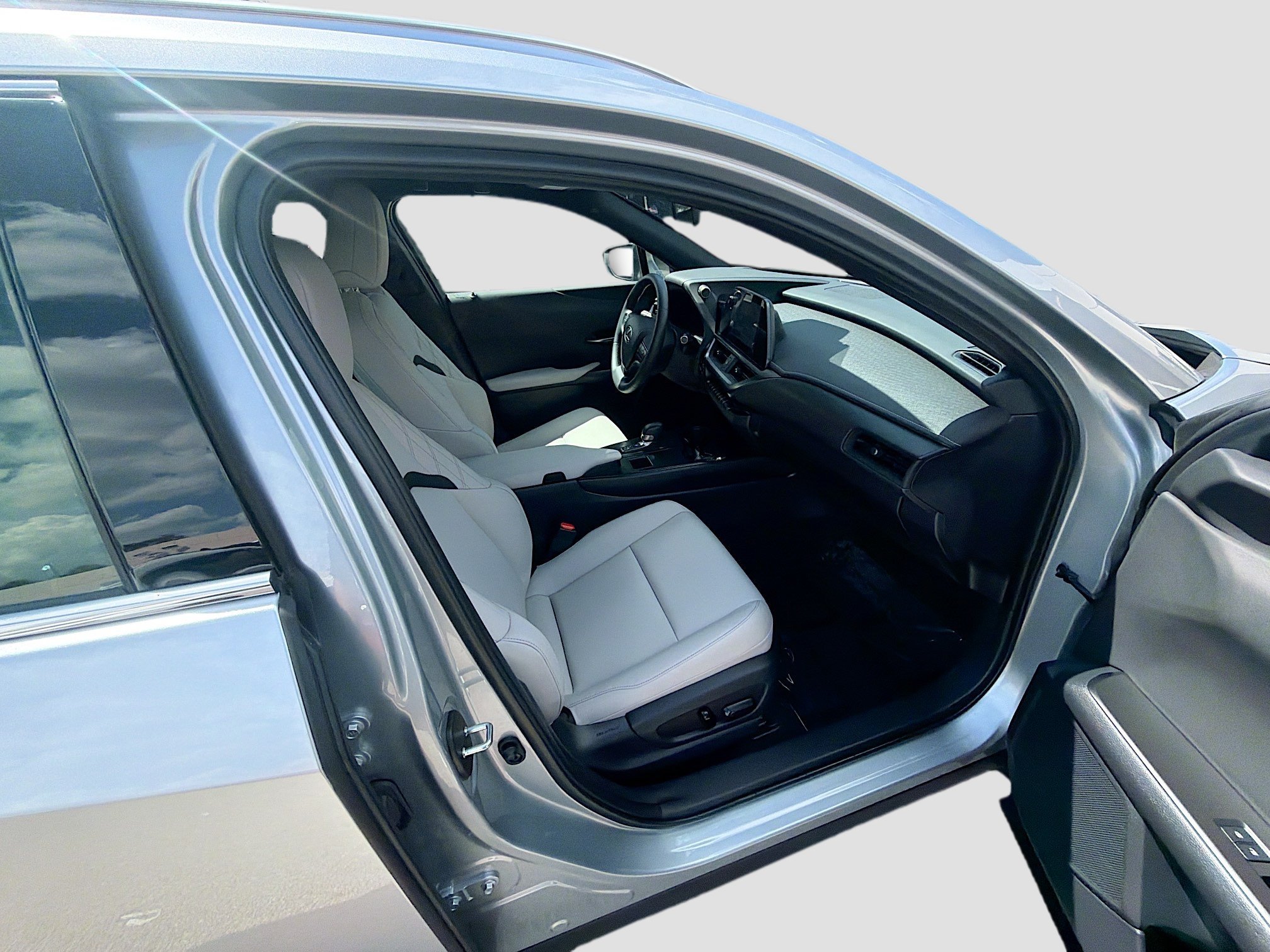 Used 2025 Iridium Lexus UX 300h image 29