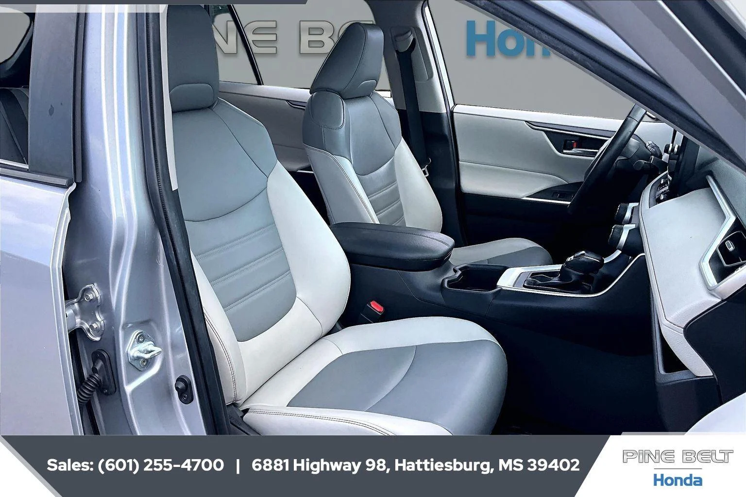 Used 2023 Silver Sky Metallic Toyota XLE Premium image 6