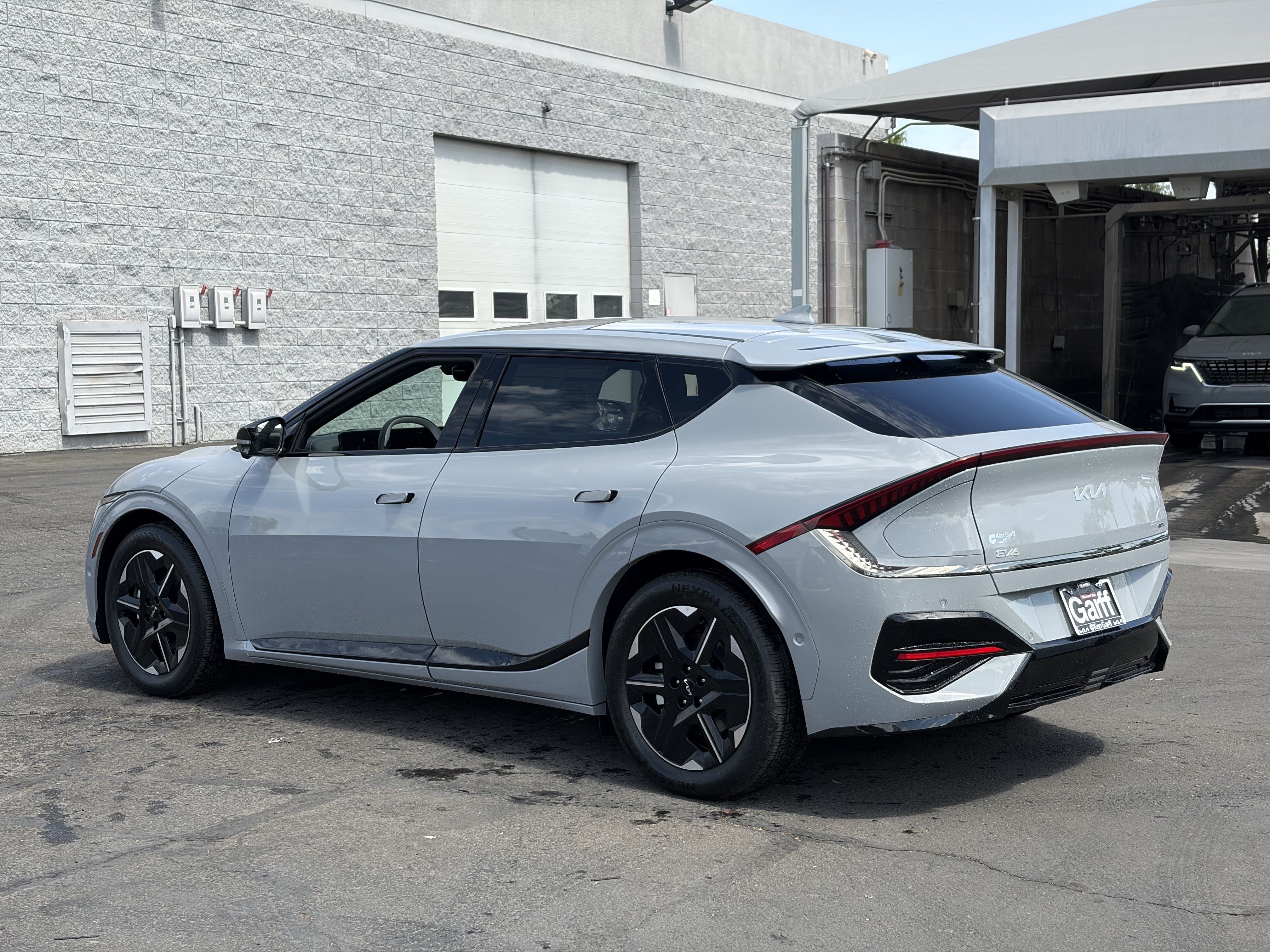 New 2026 Wolf Gray Kia GT-LINE image 3