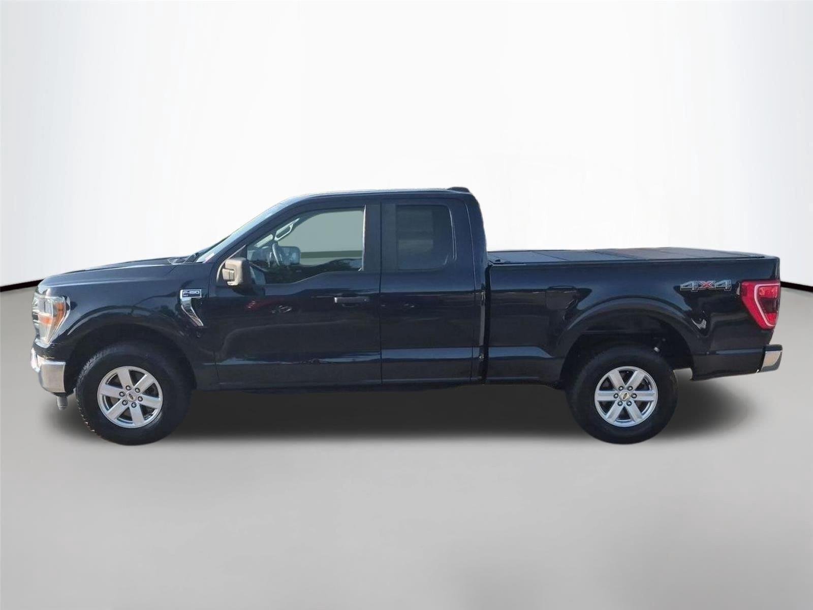 Used 2022 Antimatter Blue Metallic Ford XLT image 2