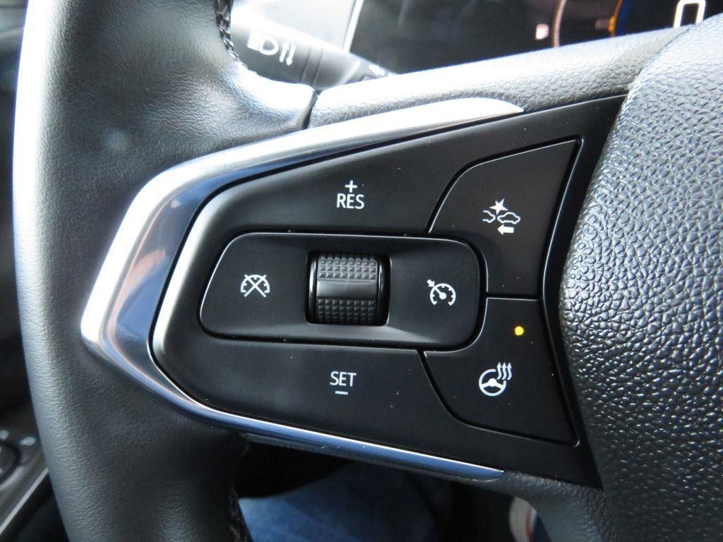 Used 2024 Summit White Chevrolet LT image 31