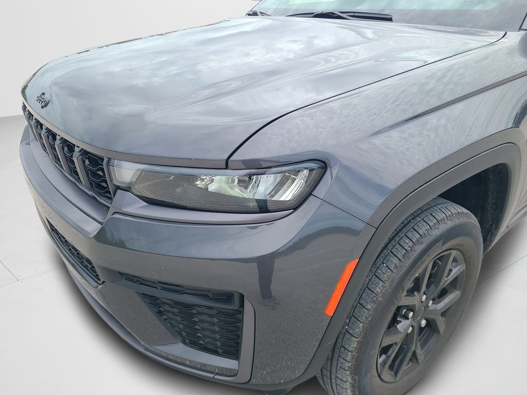 New 2026 Baltic Gray Metallic Clear-Coat Exterior Paint Jeep Laredo image 25