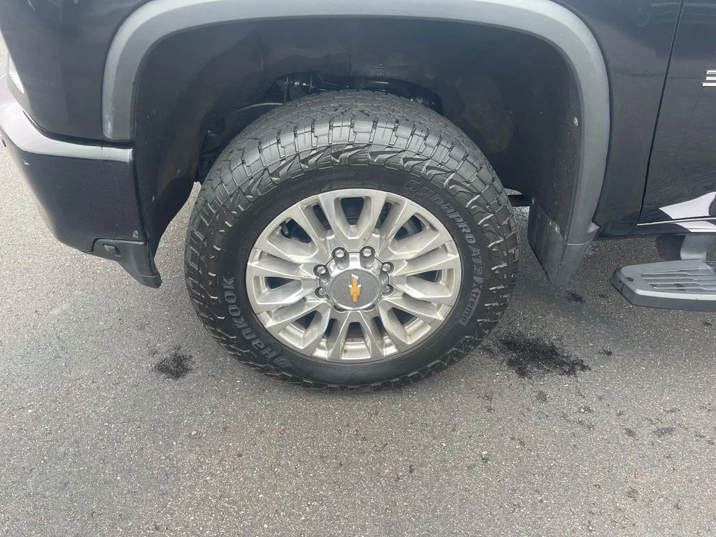 Certified Used 2022 Black Chevrolet High Country image 13