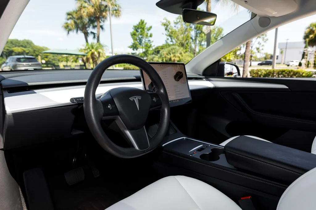 Used 2023  Tesla Long Range image 28