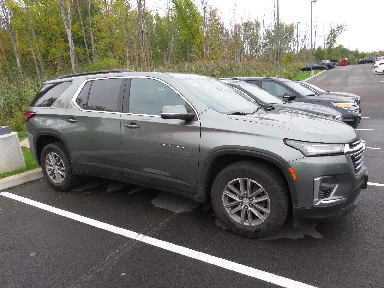 Used 2023 Silver Sage Metallic Chevrolet LT Cloth image 4