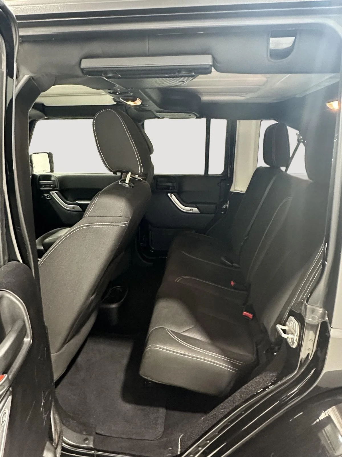 Used 2015 Black Jeep Sahara image 18
