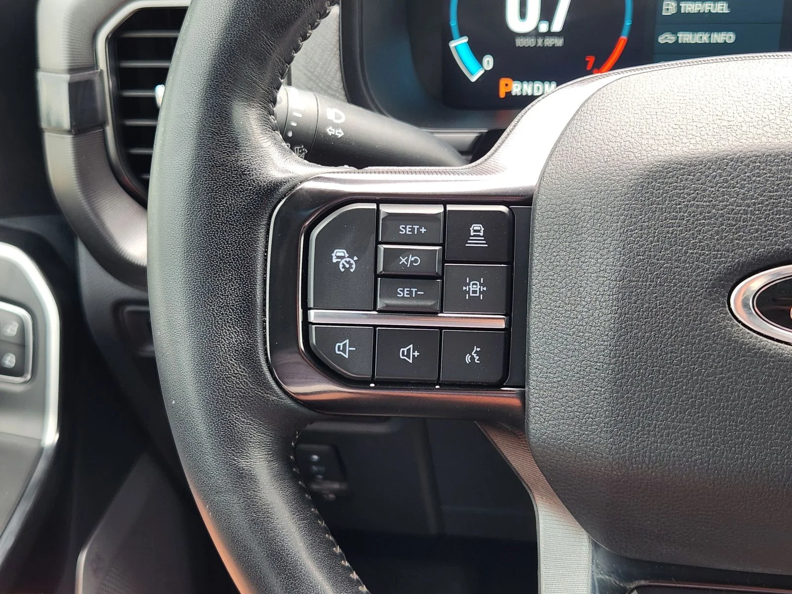 Used 2023 White Ford Platinum image 27