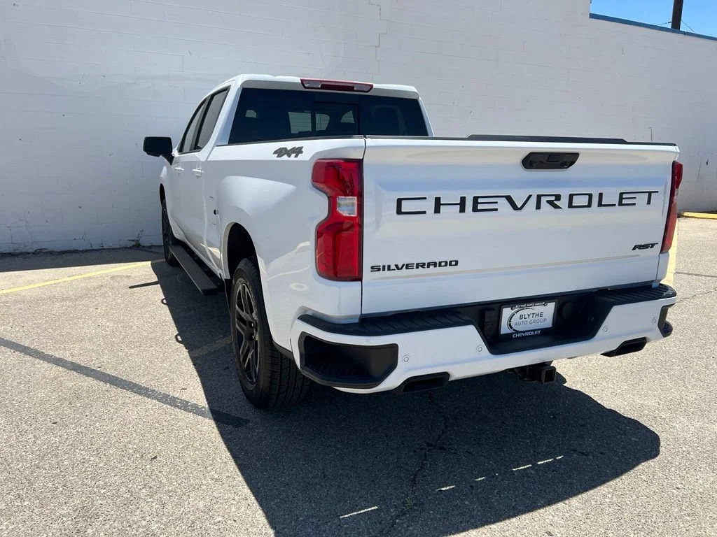 New 2026 Summit White Chevrolet RST image 3