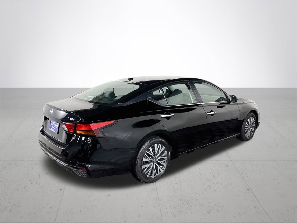Used 2024 Super Black Nissan 2.5 SV image 6