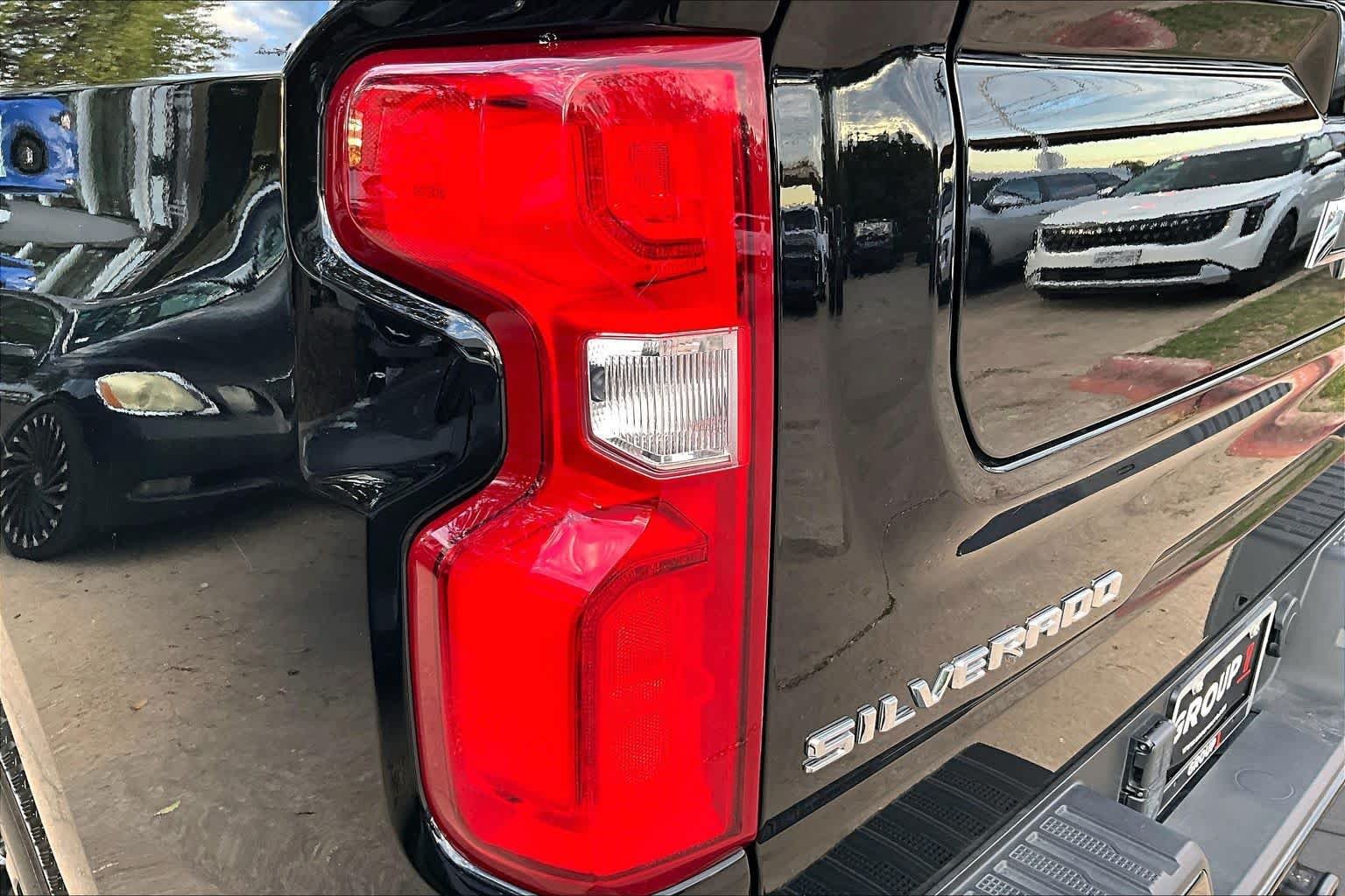 Used 2025 Black Chevrolet RST image 28