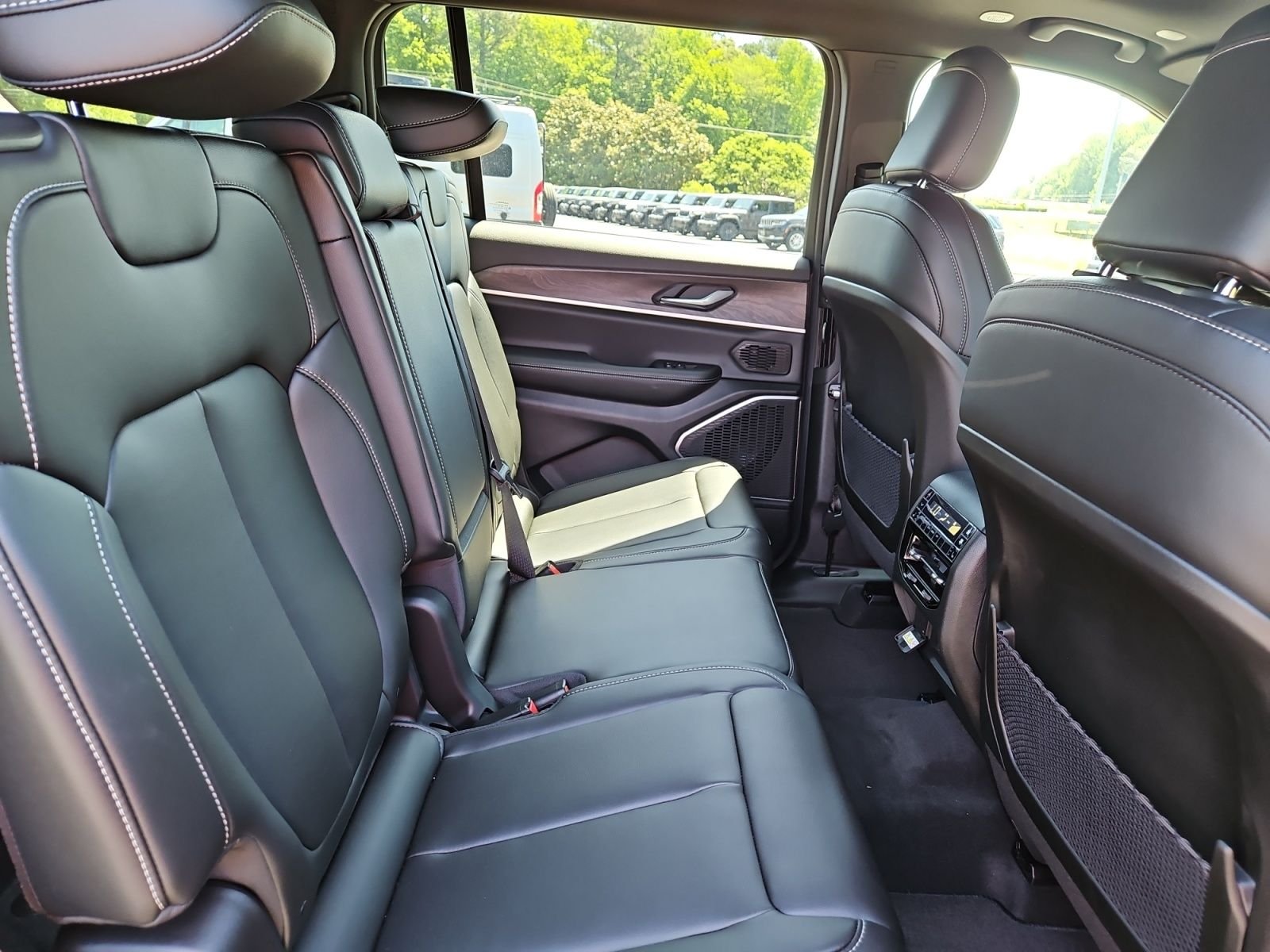 New 2026 Velvet Red Pearl-Coat Exterior Paint Jeep Limited image 17