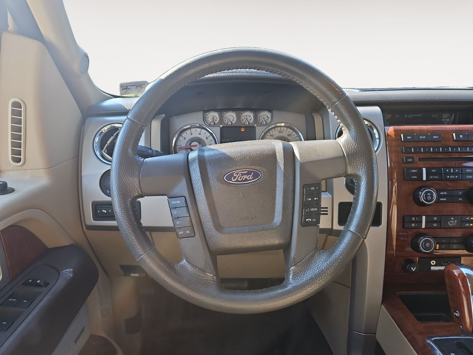 Used 2010  Ford Lariat image 12