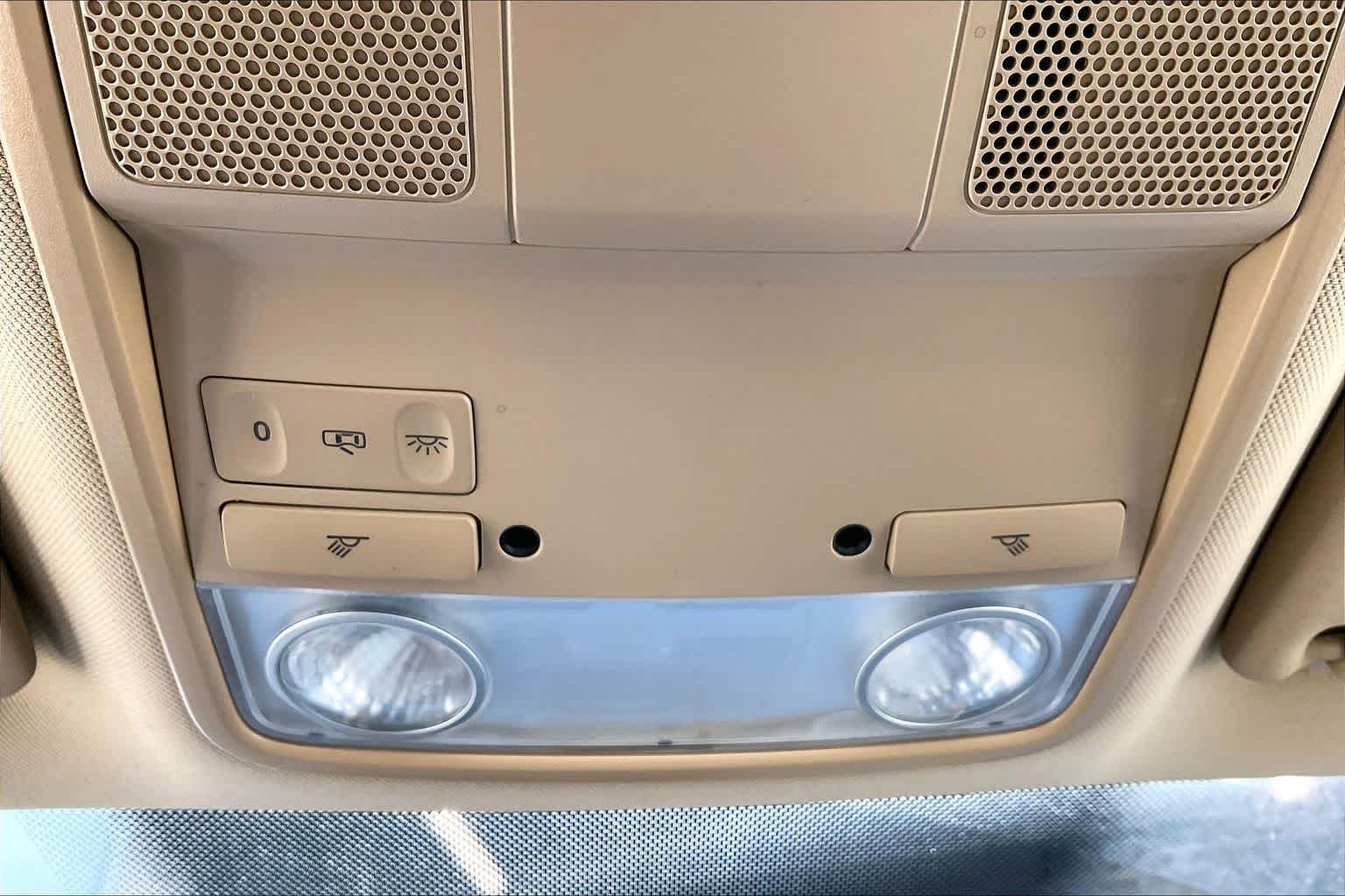 Used 2008 WHITE Volkswagen S image 30