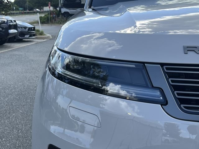 New 2026 Borasco Grey Land Rover SE image 9