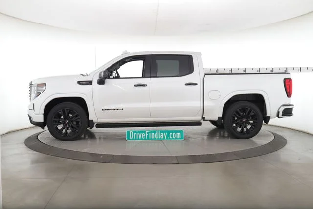 Used 2024 White GMC Denali image 9